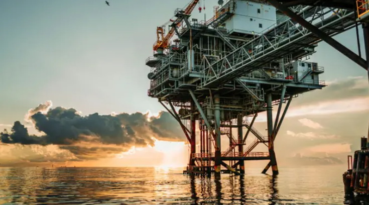 Oil surge sends bond traders to inflation hedges